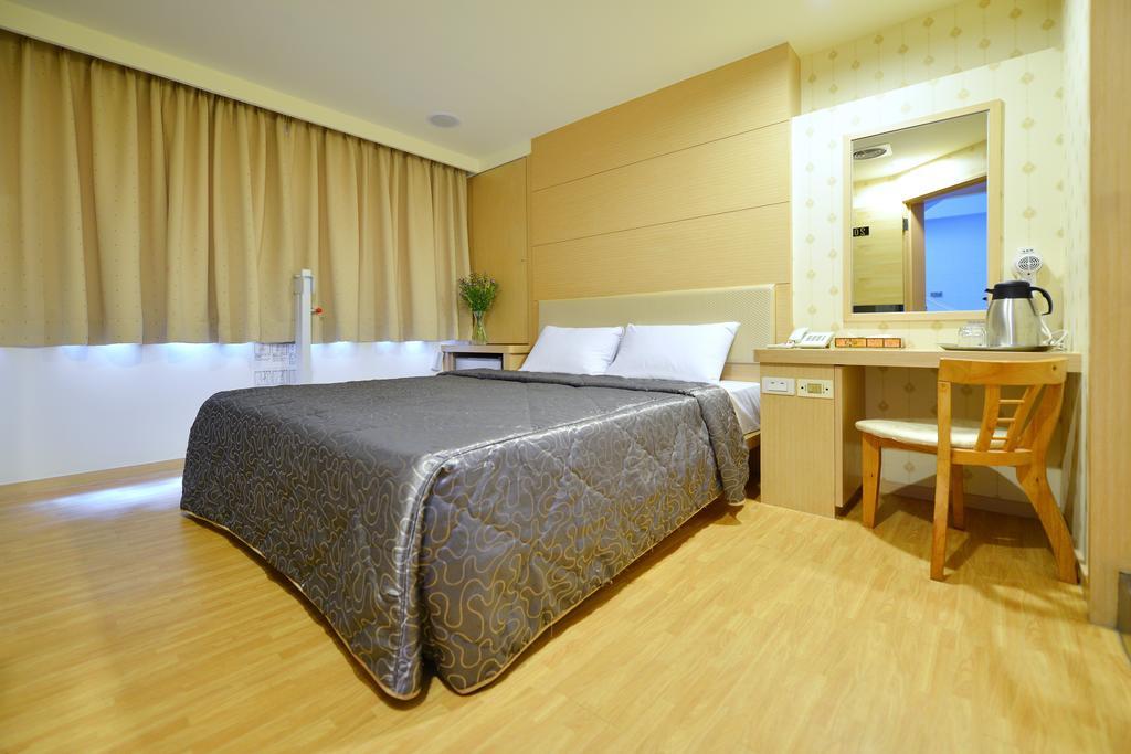 Ing Wang Hotel Tainan Exterior foto